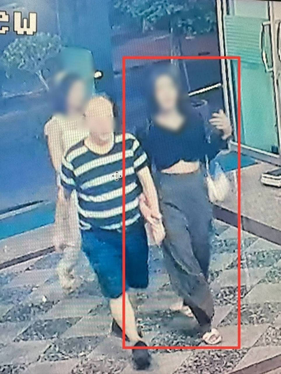 ในพัทยาคนท่องเที่ยวจากสวีเดนอายุ 67 ปีถูกปล้นหลังรู้จักกับลีดี้บอย และตํารวจกําลังตามหาผู้ร่วมเหตุ